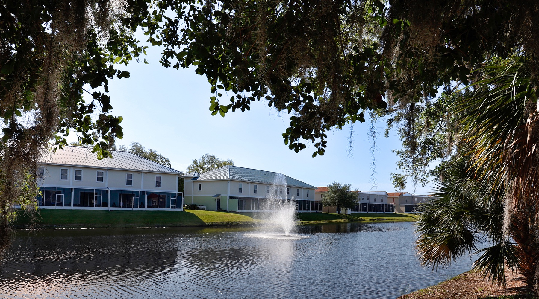 Resort-like grounds at Heritage Key Villas